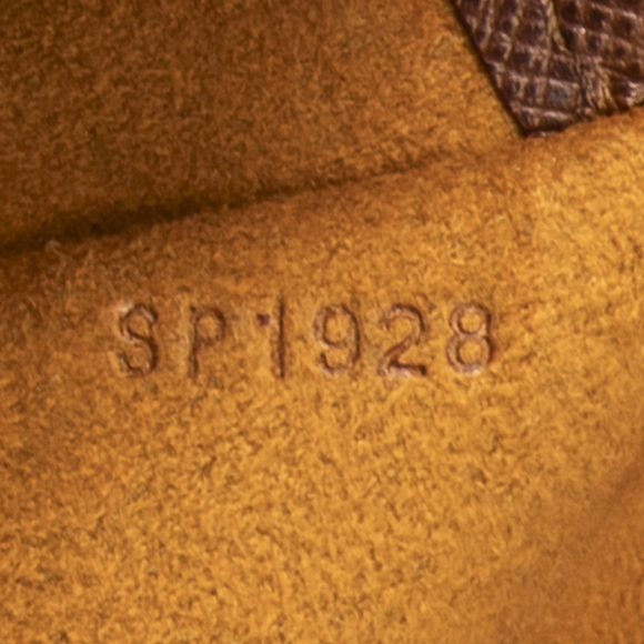 Louis Vuitton Musette Tango - Picture 10 of 10